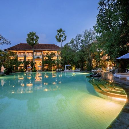 Hotel Kumala Pantai Legian Kültér fotó