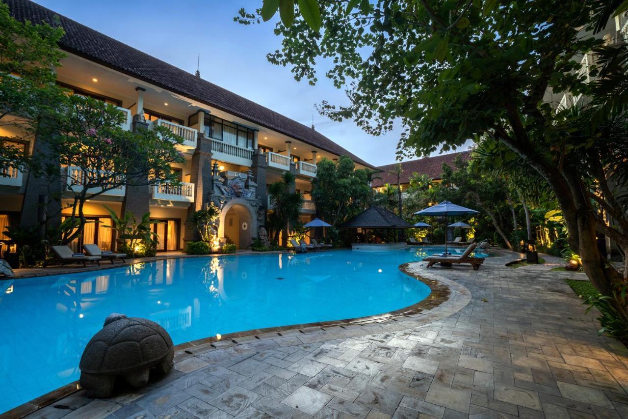 Hotel Kumala Pantai Legian Kültér fotó