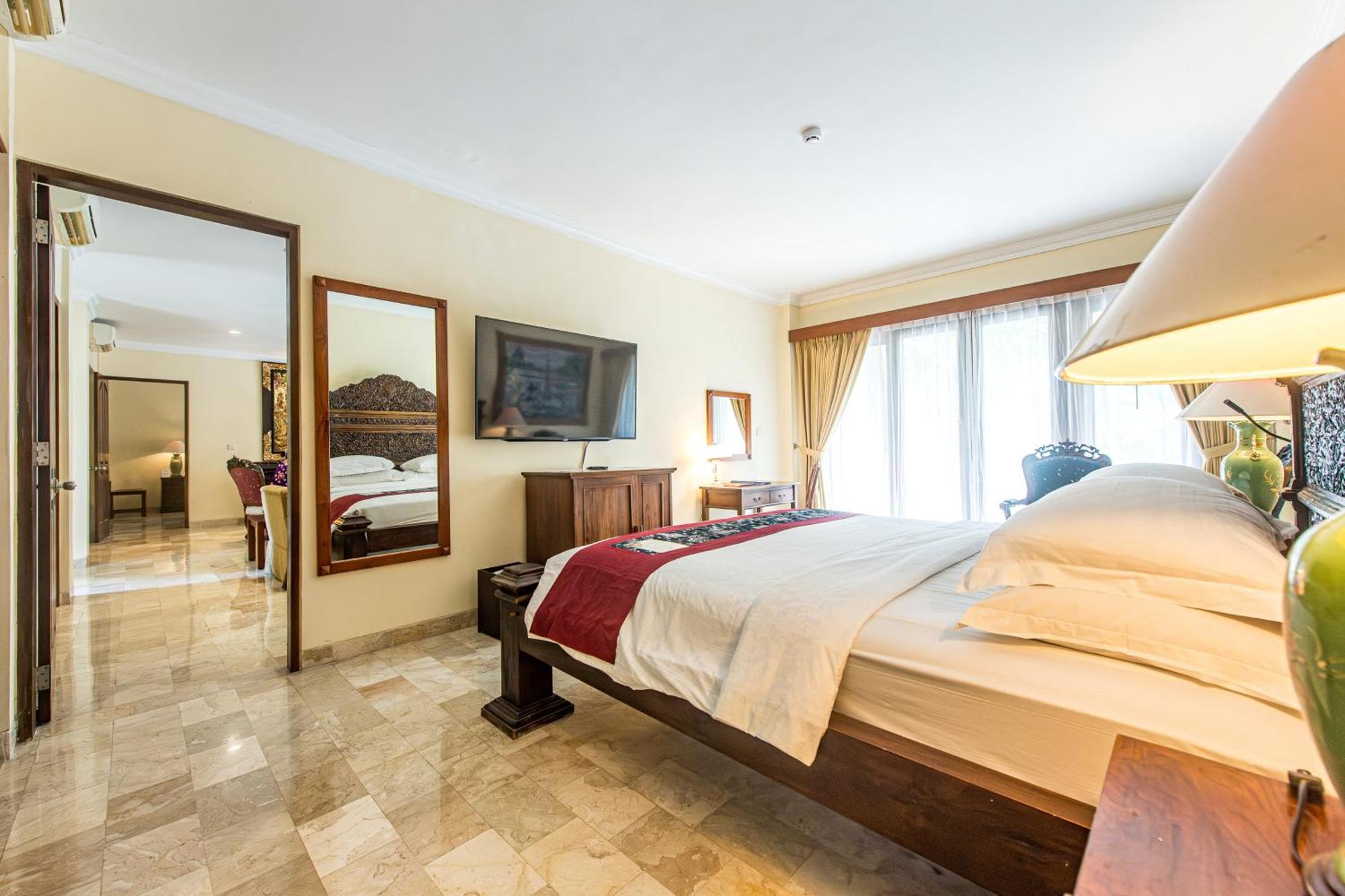 Hotel Kumala Pantai Legian Kültér fotó